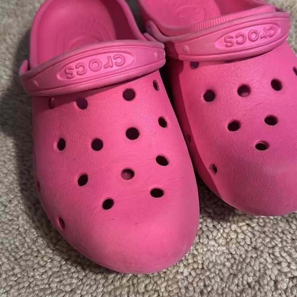 Pink crocs - Picture 2 of 3